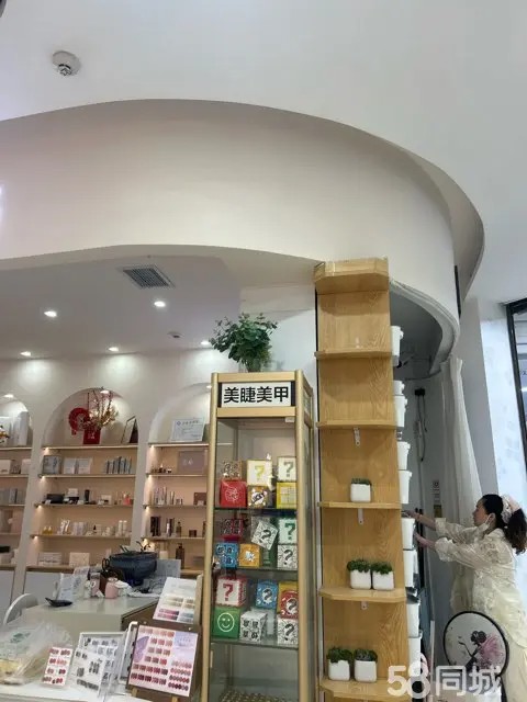 （转让合力超市出入口，7年老店。因为要换适合做线上发展的店